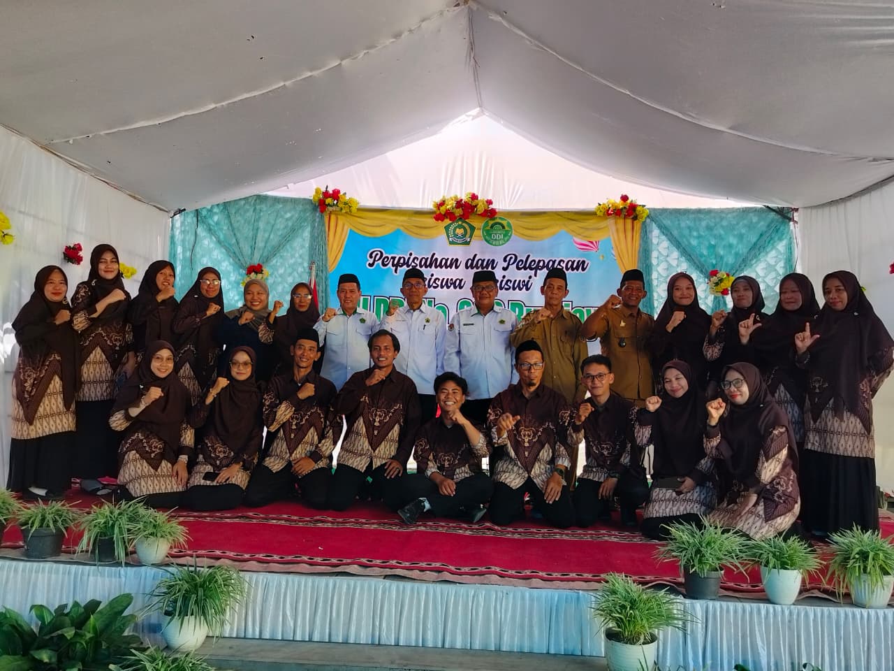 Hadiri Pelepasan Siswa MI DDI Bumiayu, Kakan Kemenag Polman Tekankan Pendidikan Karakter Islam